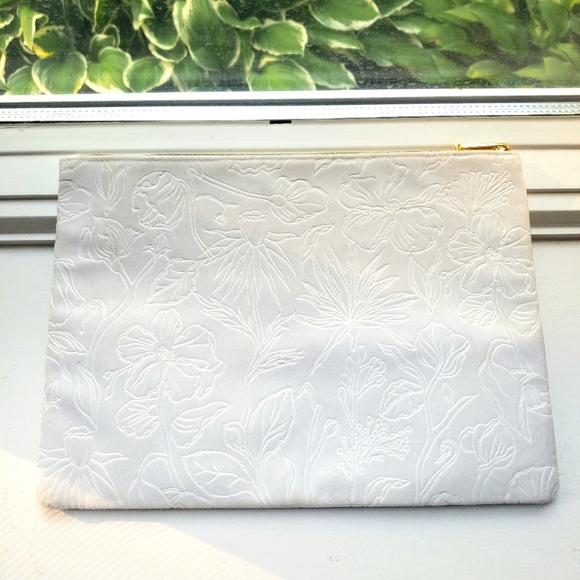 NEW Dior Floral Velvour Embossed Pouch - Picture 2 of 7